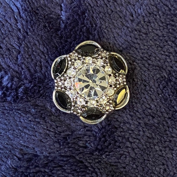 Sparkly Black and Silver Floral “Ginger Snaps” necklace attachment - Picture 1 of 3
